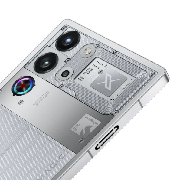 صورة توضح شكل الكاميرات في هاتف Redmagic 10 Pro Dual SIM 5G وشكلها المميز